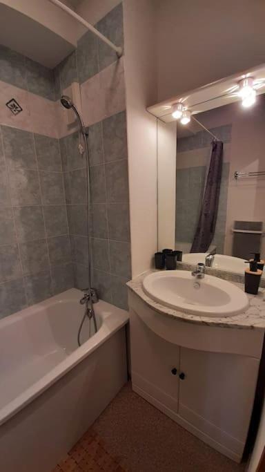 Superbe Appartement La Joue Du Loup Centre, 6 Personnes, Avec Parking Prive Le Devoluy Exterior photo