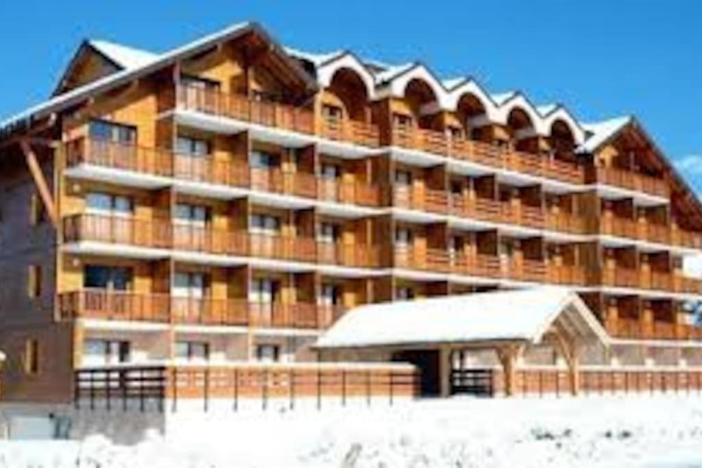 Superbe Appartement La Joue Du Loup Centre, 6 Personnes, Avec Parking Prive Le Devoluy Exterior photo